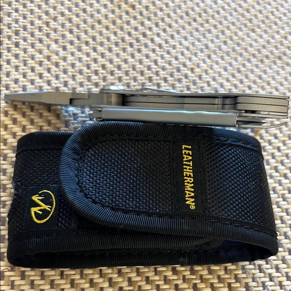 Leatherman Freestyle Multi-Tool with Case - Picture 5 of 9